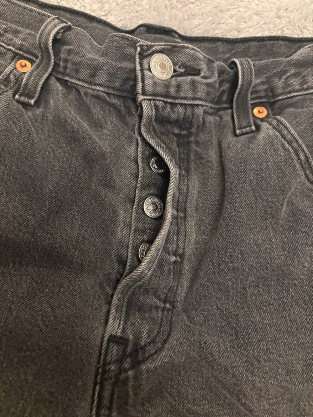 Levi's 90's Black Denim Distressed Shorts Size W32 - Picture 3 of 9